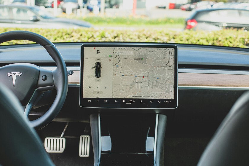 Tesla confía en sus propios conductores para adelantar a Waymo y Cruise y disparar su valor