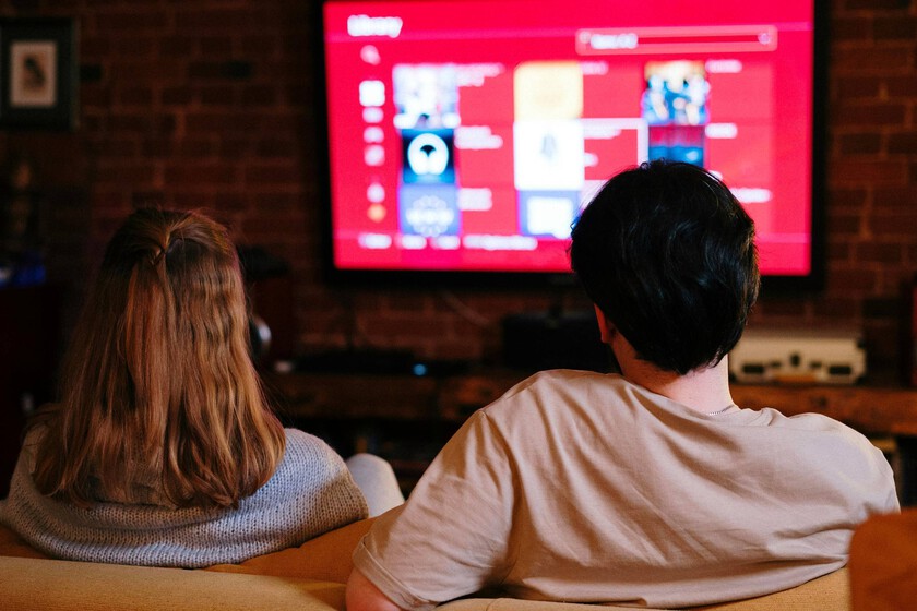 Cinco smart TVs TCL para las tardes de peli, sofá y manta de este invierno