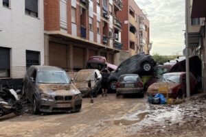la UV abre un laboratorio gratuito para rescatar recuerdos familiares tras las inundaciones