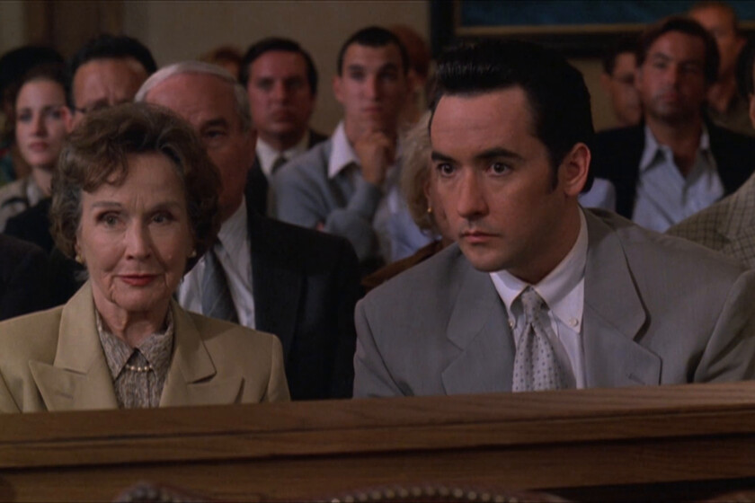 Clint Eastwood ya nos llevó a juicio en una de sus mejores películas antes de 'Jurado nº2'. Un drama sureño basado en hechos reales que puedes ver en streaming