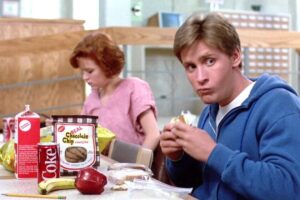 Coca-Cola es el mayor actor de reparto en la historia del cine, y hay una razón por la que siempre queda bien en pantalla, sea una peli histórica o futurista