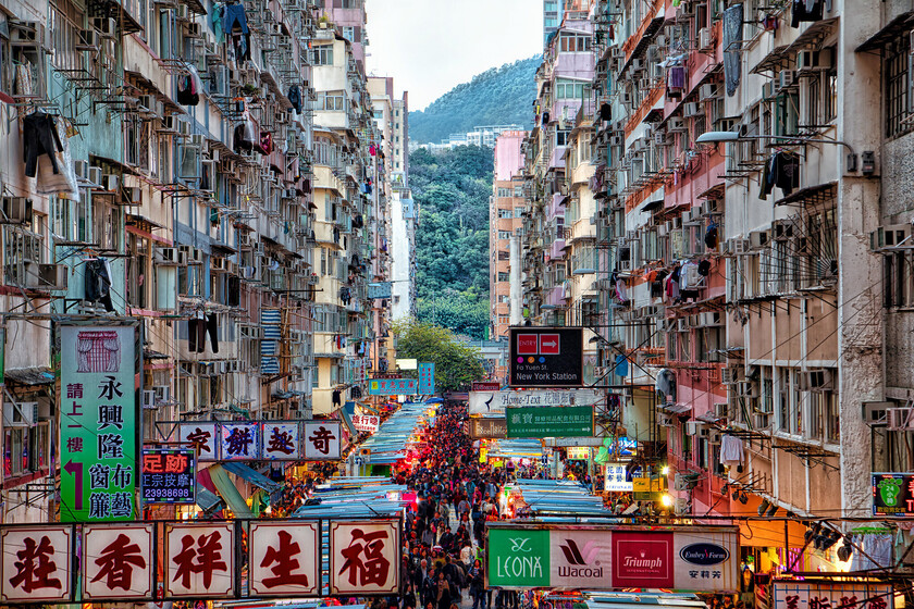 Hong Kong ha decidido que sus ciudadanos no pueden vivir en menos de 8 metros cuadrados. El problema es dónde meter a tanta gente
