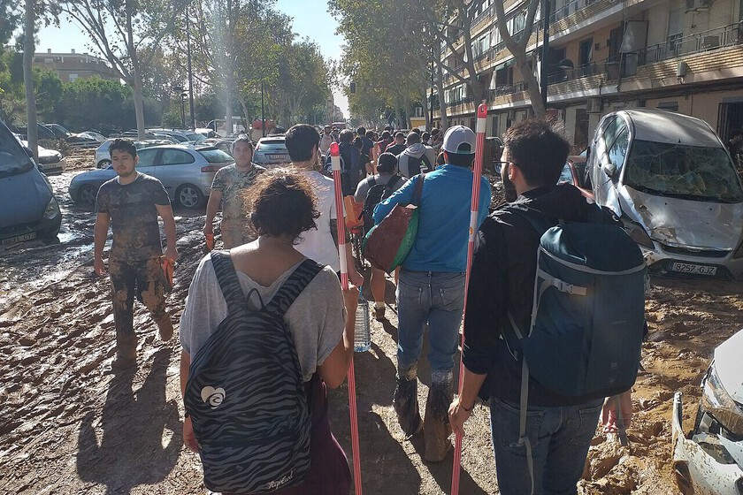 El "lodo tóxico" de Valencia aumenta el riesgo de infecciones. Un brote epidemiológico grave es mucho más improbable