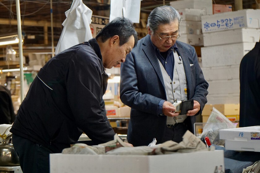 En Japón la ley permite trabajar 48 días consecutivos. Ahora su Gobierno quiere reducir el tope a dos semanas