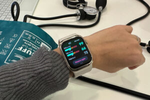 El Huawei Watch D2 puede medir tu presión arterial. Lo hemos comparado con un tensiómetro convencional