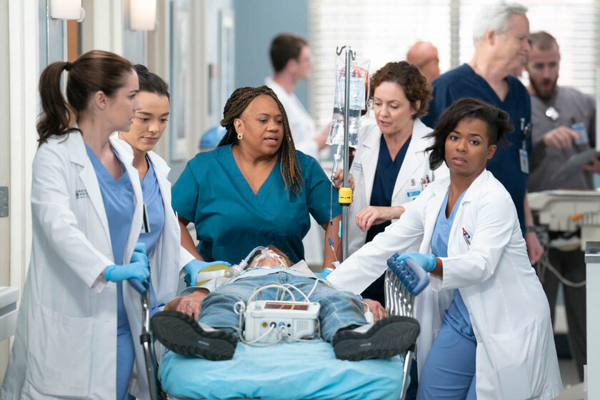 'Anatomía de Grey' acaba de estrenar su temporada 21 en Disney+ con un gran regreso tras 17 años. Su showrunner explica la razón