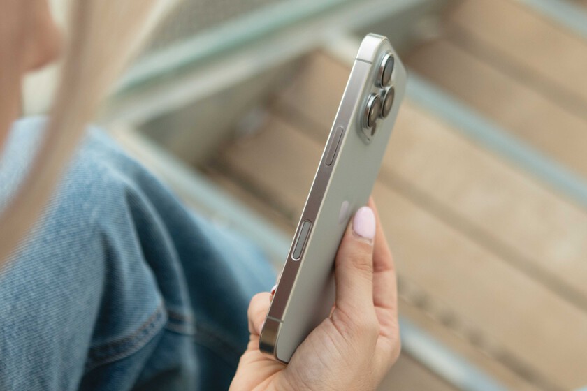 El Control de Cámara del iPhone 16 Pro ha llegado a Android. La pregunta es si se quedará o no