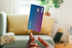 Revolut tendrá sus propios cajeros e hipotecas en España. Para ganar al banco tradicional, hay que ser uno de ellos
