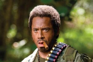 Ben Stiller dice que 'Tropic Thunder' "no se podría hacer hoy" por el personaje pintado de negro de Robert Downey Jr. y la situación de la comedia