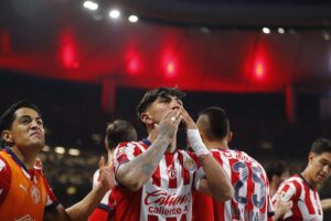 Chivas desató polémica con nuevo jersey tras fracaso en el Play-In