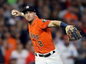 Alex Bregman se somete a cirugía del codo
