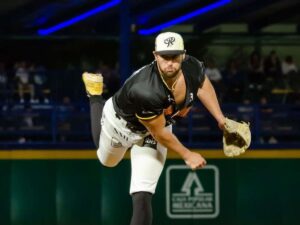 Magallanes refuerza su bullpen con Bubby Rossman