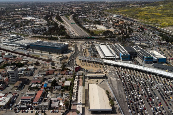 Migrantes con citas de asilo en la frontera de México temen que Trump los expulse