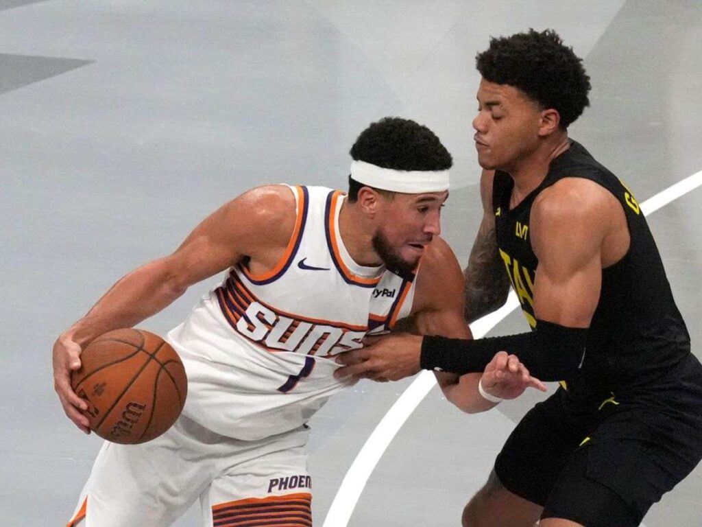 Devin Booker lideró a los Suns a la victoria