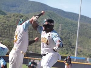 Bravos pasó la escoba en casa contra Leones