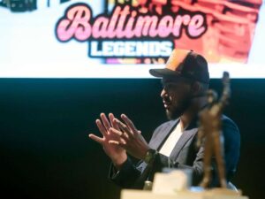 Anthony Santander honrado por recibir el premio Luis Aparicio