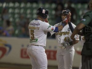 Eduardo Escobar responde en los momentos de apremio