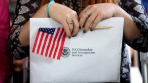 La polémica propuesta de senadores republicanos que sería un duro golpe para migrantes en EEUU
