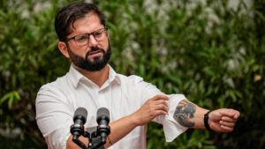 Los 25 correos entre Gabriel Boric y la mujer que lo denunció por acoso sexual