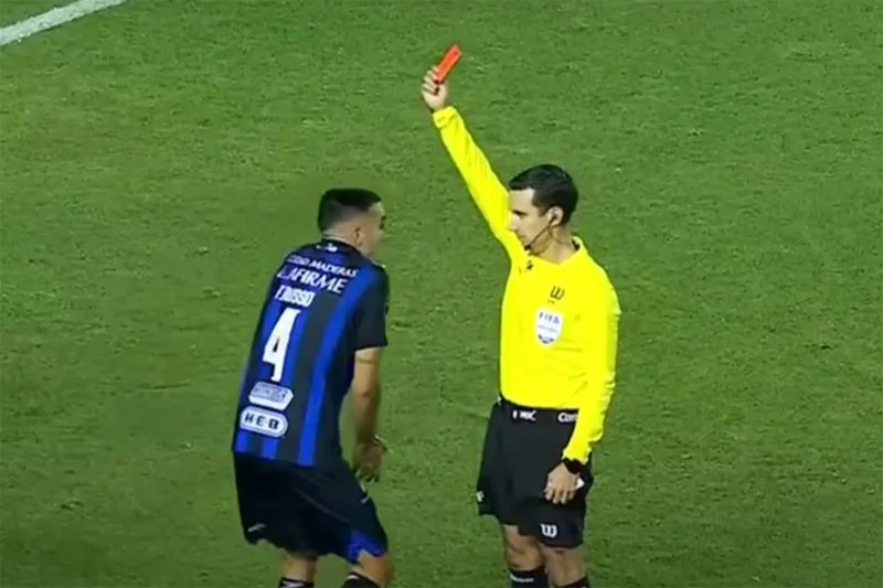 Querétaro es castigado por FIFA