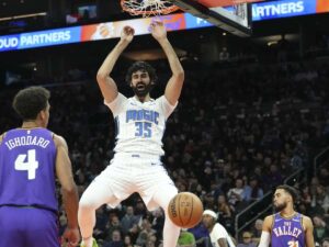 Franz Wagner y el Magic doblegaron a los Suns