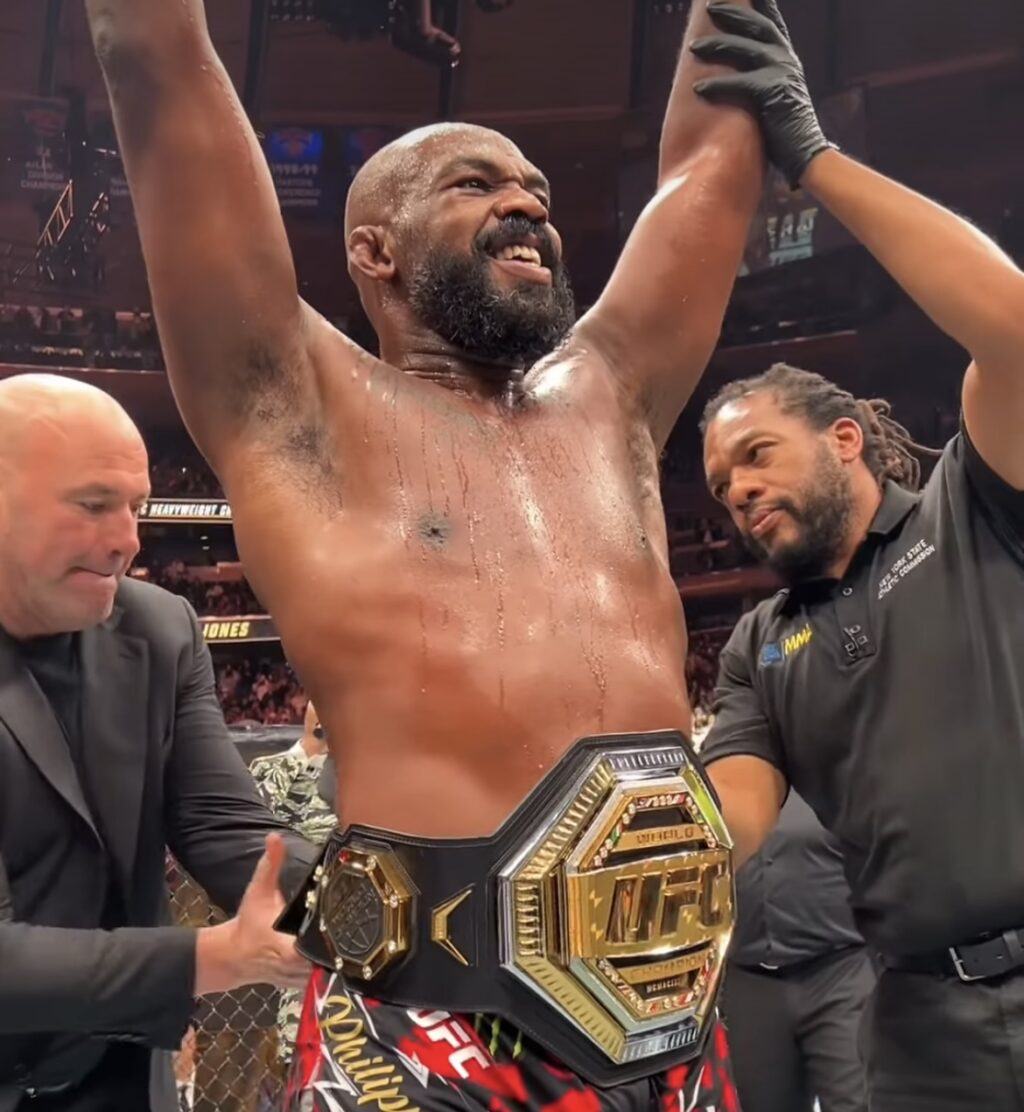 UFC 309: Jon Jones cumple y manda al retiro a Stipe Miocic
