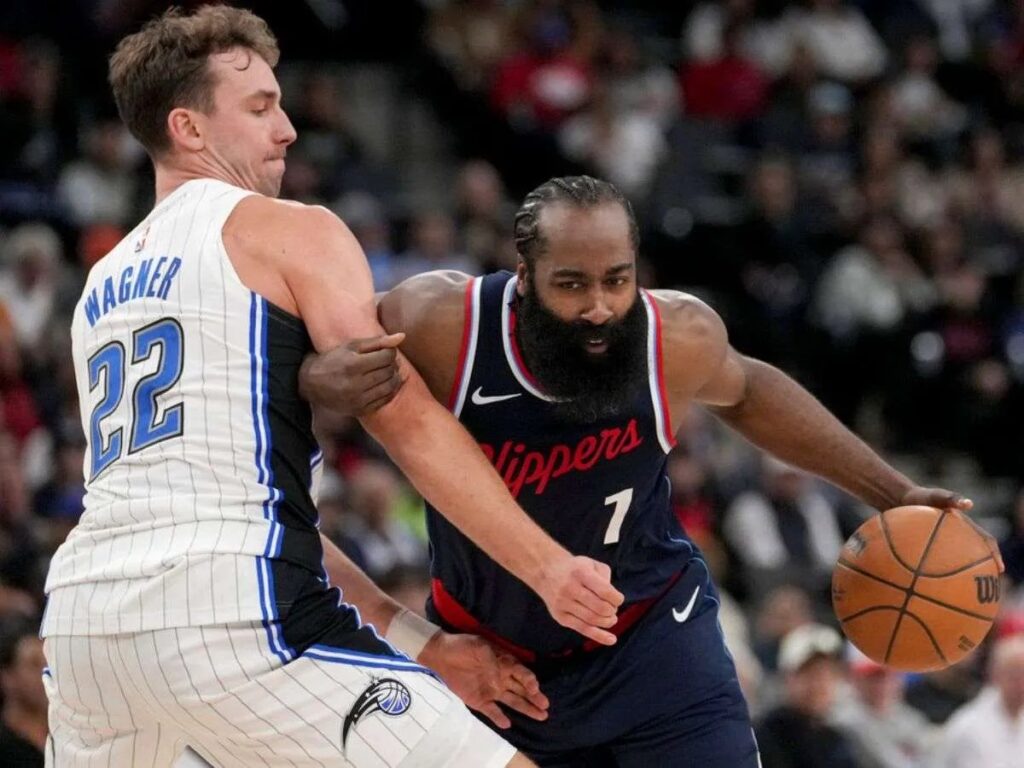 James Harden lideró la ofensiva de Clippers