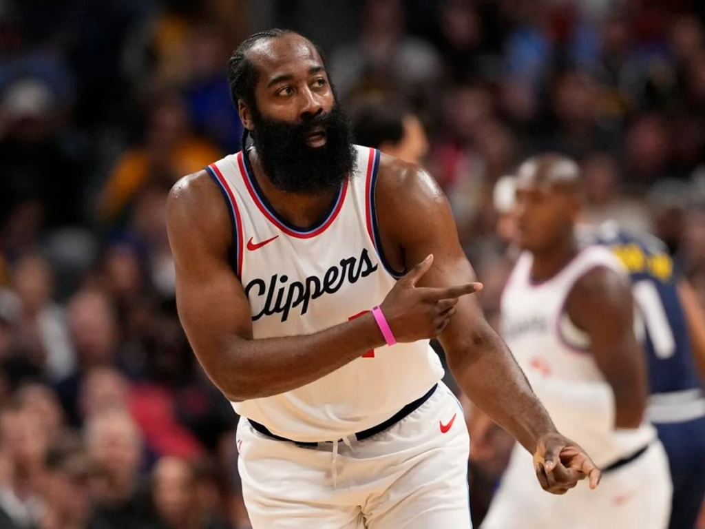 Harden es el vigésimo con 26 mil pts en la NBA