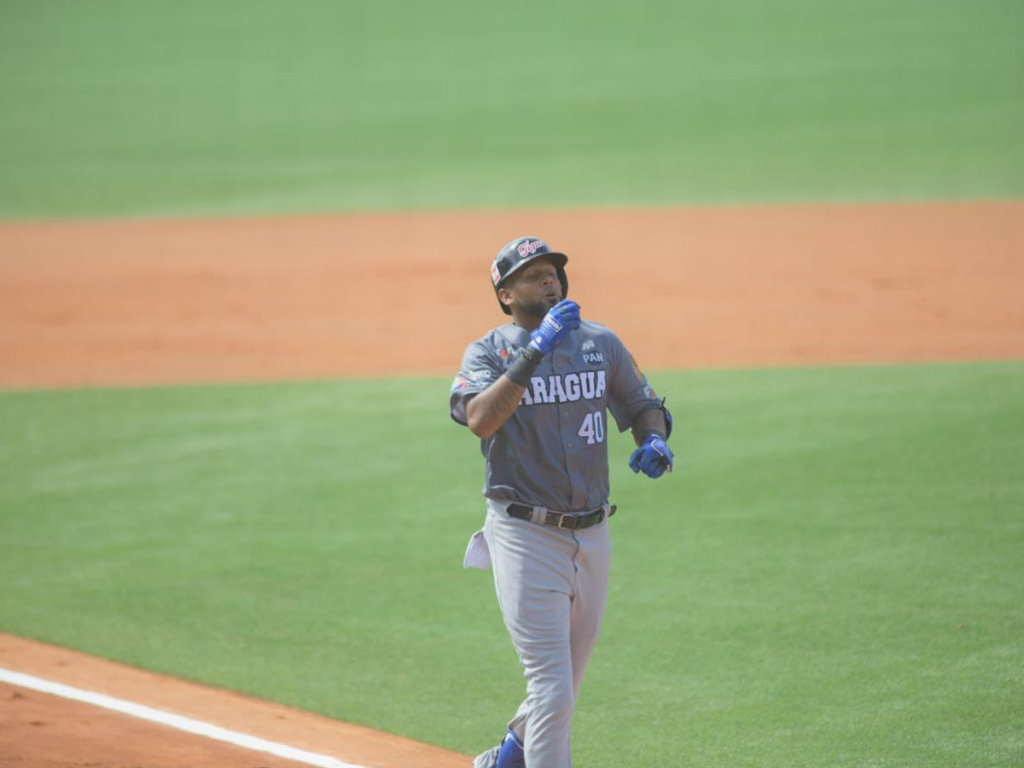 Cafecito Martínez iguala a su padre y supera a "Miggy"