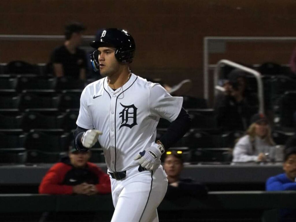 Josué Briceño es el primer triple coronado de la AFL