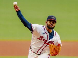 Reynaldo López alcanza acuerdo multianual con Atlanta
