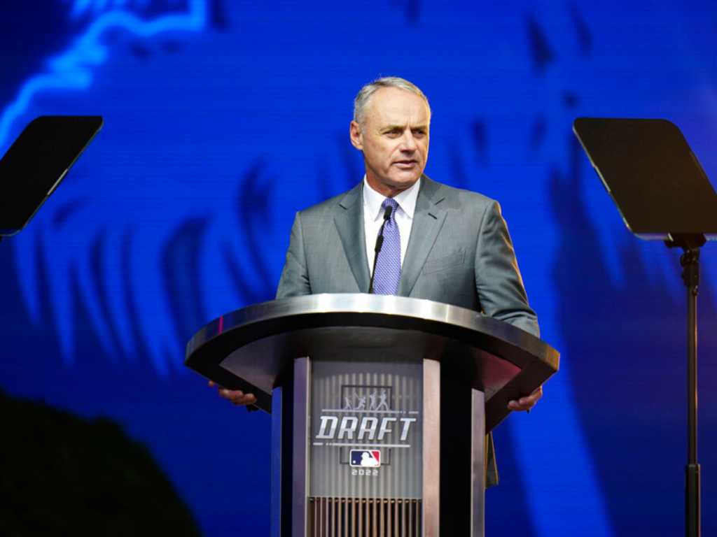 Rob Manfred busca acabar con restricciones en MLB