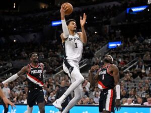 Spurs se sobrepone sin Gregg Popovich