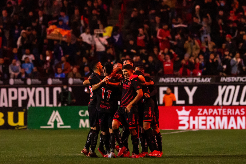 Xolos sorprende con goleada al líder Cruz Azul de Martín Anselmi