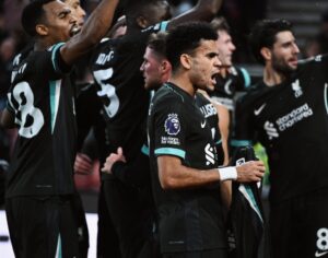 Liverpool extiende su ventaja con gran remontada frente al Southampton