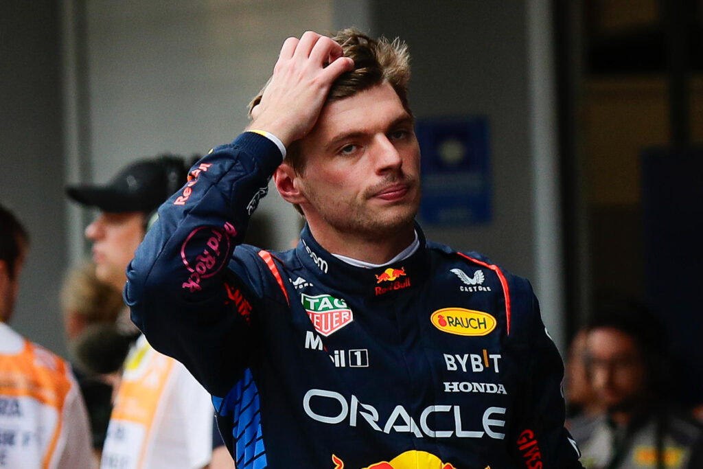 AME3814. SAO PAULO (BRASIL), 01/11/2024.- El piloto neerlandés de la escudería Red Bull Racing, Max Verstappen, líder del Mundial reacciona después de acabar cuarto la clasificación para el sprint previo al Gran Premio Sao Paulo de Fórmula 1 en el circuito de Interlagos este viernes, en Sao Paulo (Brasil). EFE/ Andre Coelho