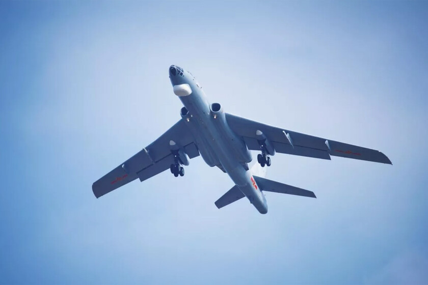 así es el bombardero estratégico nuclear H-6 de China
