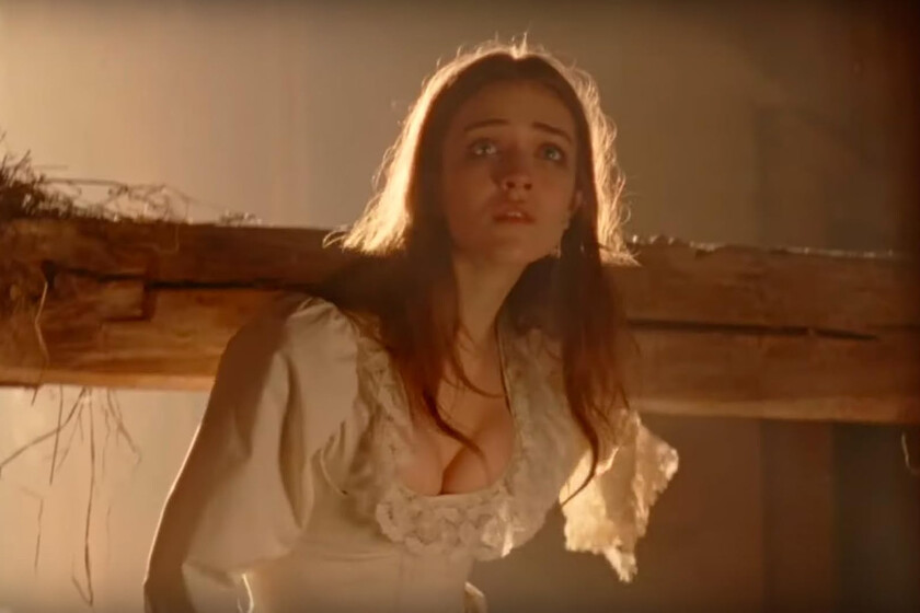 La película más inclasificable y desafiante del año acaba de estrenarse en streaming. El cuento de Alicia subvertido en un viaje por la Estados Unidos de Donald Trump