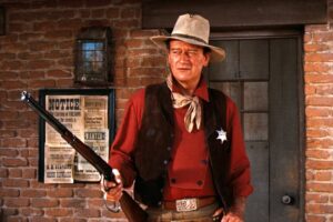 "Es lo más antiamericano que he visto en toda mi vida". John Wayne odiaba tanto este western que hizo una de las mejores películas del oeste de la historia para rebatirlo