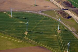 El precio de la luz en Alemania se ha disparado a 936€/MWh. Ha sido por el dunkelflaute, el terror de las renovables