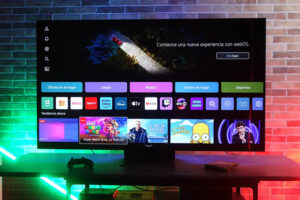 Cómo configurar a tu abuelo la televisión inteligente que le vas a regalar estas Navidades