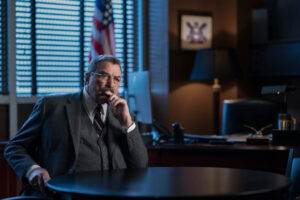 El final explicado de 'Blue Bloods'. El showrunner de la serie policíaca habla de ese letal tiroteo y de la gran ausencia en la última cena de los Reagan