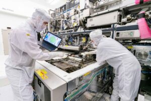 La estrategia de China no es la correcta. Lo defiende uno de los mayores expertos chinos en la industria de los chips