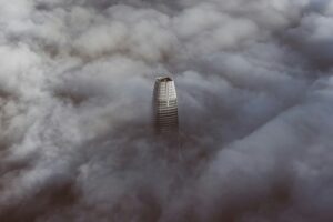 Salesforce va a contratar a 2.000 empleados "por culpa" de la IA. Es un mensaje para quienes creen que la IA solo destruirá empleo