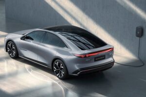 Mazda pensaba en el coche eléctrico como plan B. Ha encontrado un éxito inesperado que llega desde China y apunta a Europa