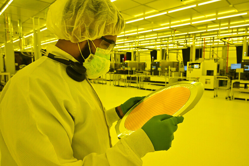 planea tener en tres años equipos para fabricar chips mucho más baratos que los de ASML