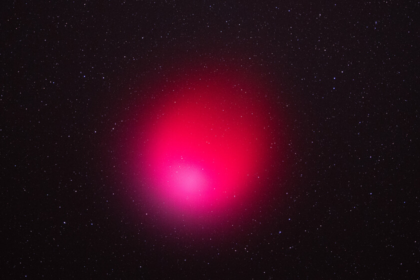 Los cohetes de SpaceX están abriendo agujeros de color rojo en la atmósfera. Los llaman "auroras de SpaceX"