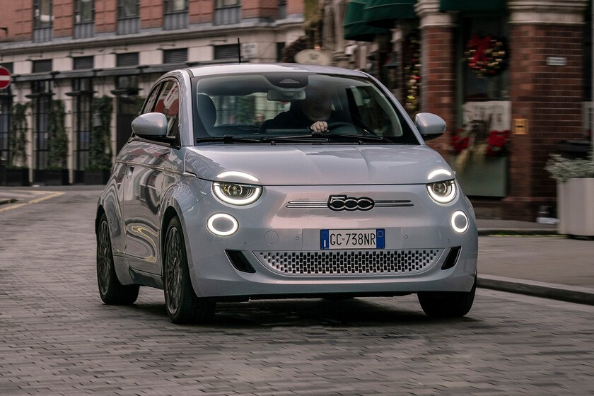 Si Tavares está fuera de Stellantis es por un problema gigante en Estados Unidos. Uno que ya obliga a regalar coches eléctricos
