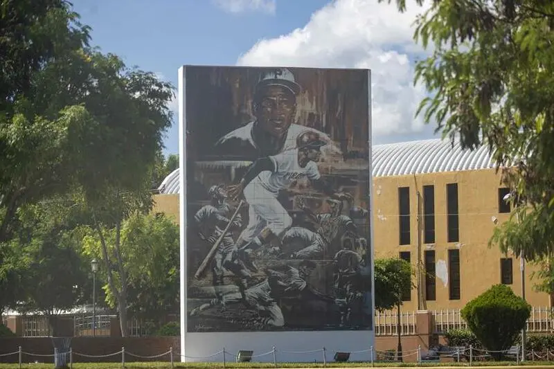 Vista hoy de un mural en honor al fallecido pelotero puertorriqueño Roberto Clemente (1934-1972), en Managua (Nicaragua).