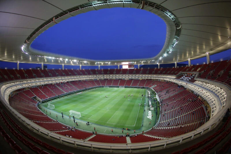 Llevan ataúd de aficionado al Estadio de Chivas